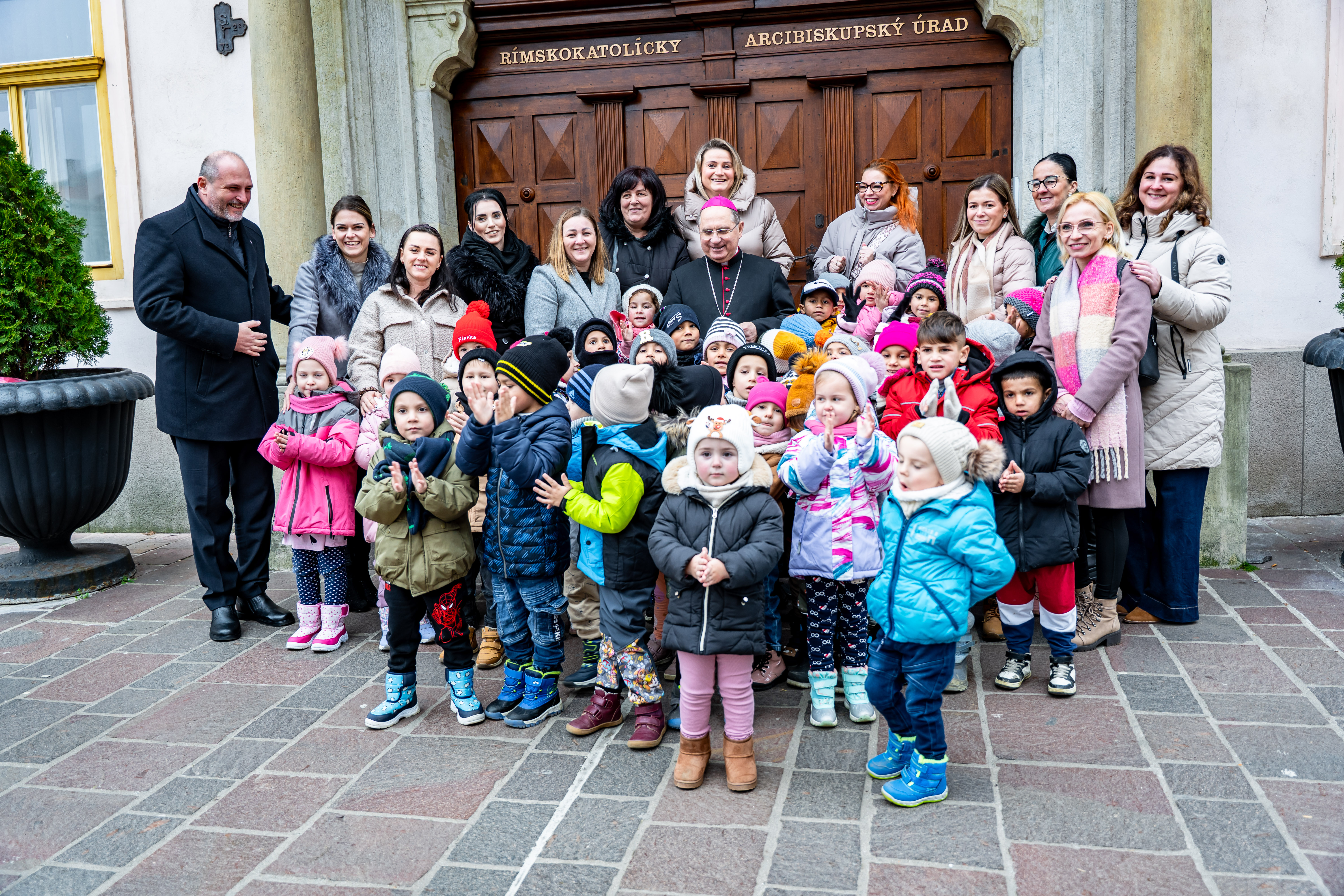 Slavnostne odhalenie pamatnej tabule na pocest kosickeho biskupa Augustina Fischer-Colbrieho-41